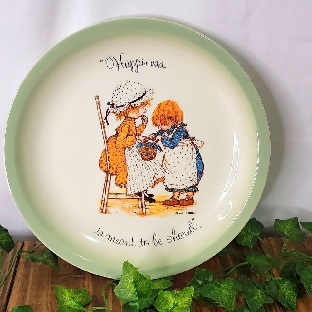 Holly Hobbie. Collectors Plate. Vintage. Perfect Condition.
